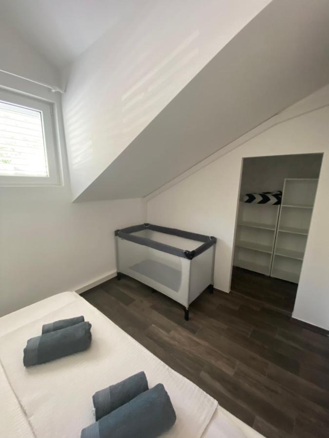 Guesthouse Ruza Sobra Apartments In The Attic Of The House Ngoại thất bức ảnh
