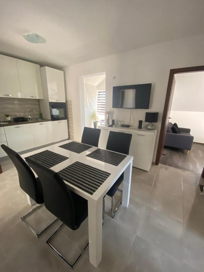 Guesthouse Ruza Sobra Apartments In The Attic Of The House Ngoại thất bức ảnh