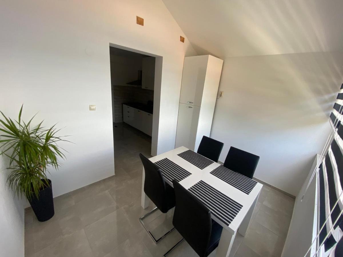 Guesthouse Ruza Sobra Apartments In The Attic Of The House Ngoại thất bức ảnh