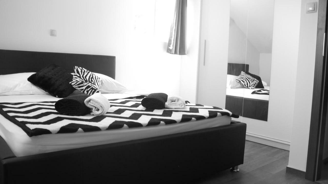 Guesthouse Ruza Sobra Apartments In The Attic Of The House Ngoại thất bức ảnh