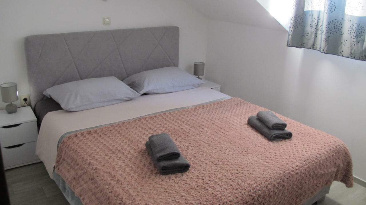 Guesthouse Ruza Sobra Apartments In The Attic Of The House Ngoại thất bức ảnh
