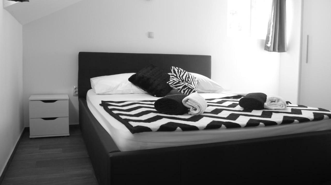 Guesthouse Ruza Sobra Apartments In The Attic Of The House Ngoại thất bức ảnh