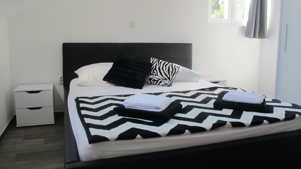 Guesthouse Ruza Sobra Apartments In The Attic Of The House Ngoại thất bức ảnh
