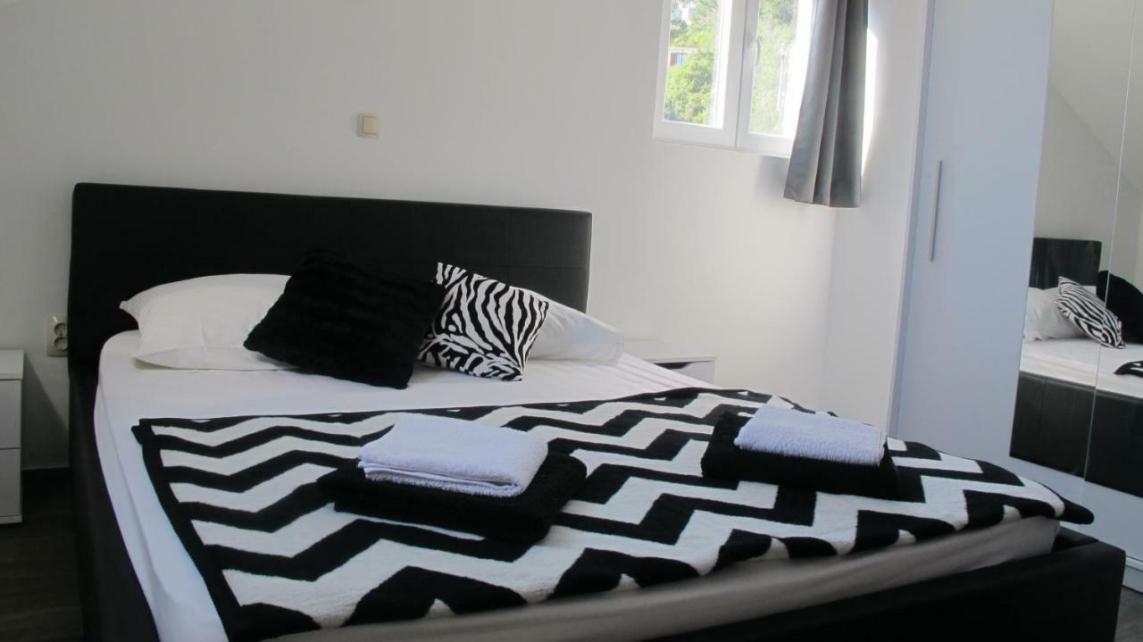 Guesthouse Ruza Sobra Apartments In The Attic Of The House Ngoại thất bức ảnh