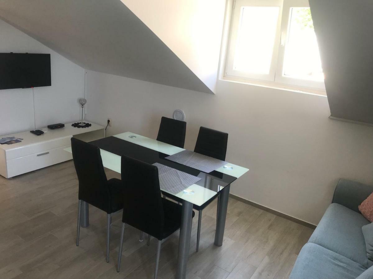 Guesthouse Ruza Sobra Apartments In The Attic Of The House Ngoại thất bức ảnh
