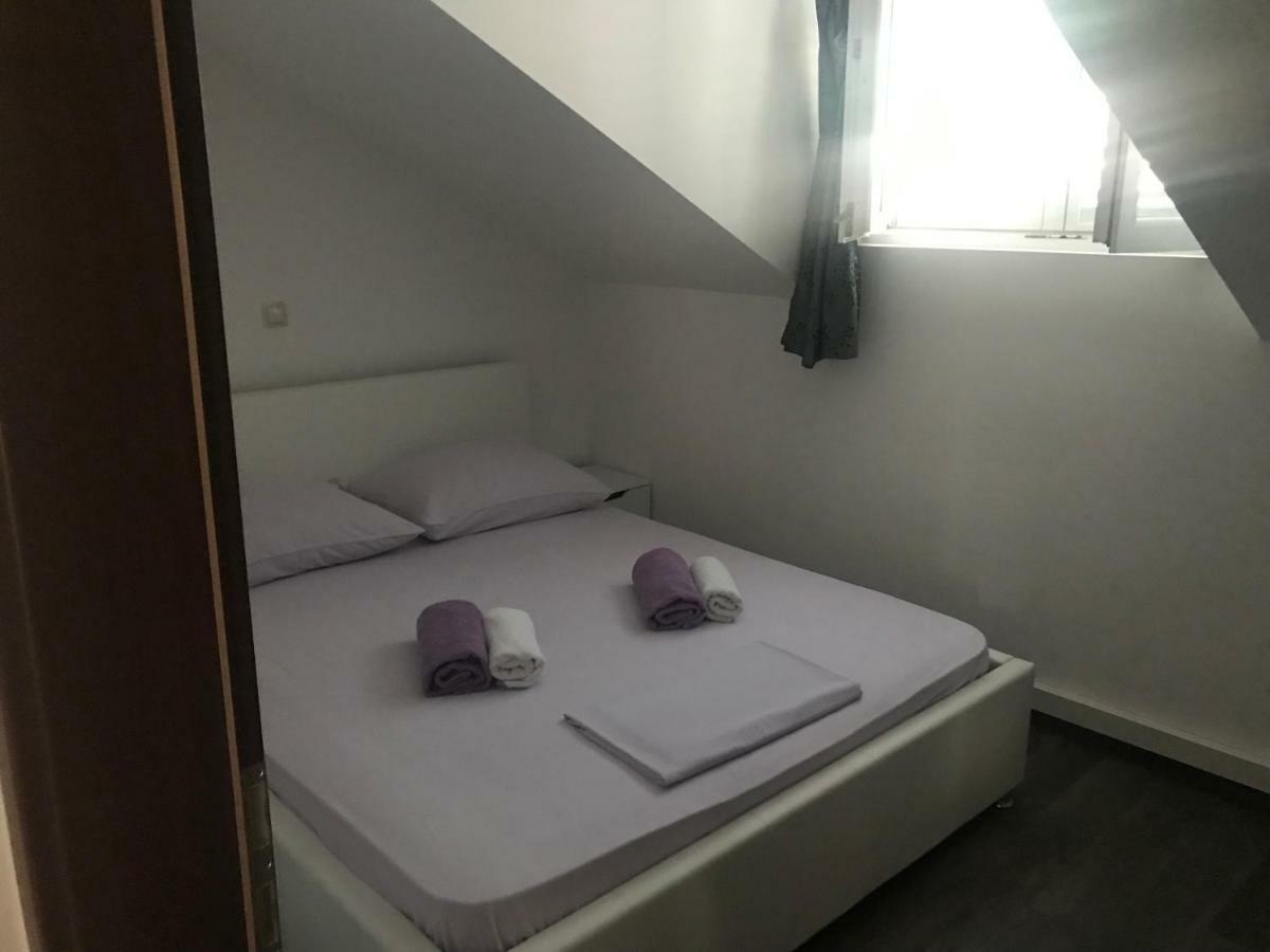 Guesthouse Ruza Sobra Apartments In The Attic Of The House Ngoại thất bức ảnh